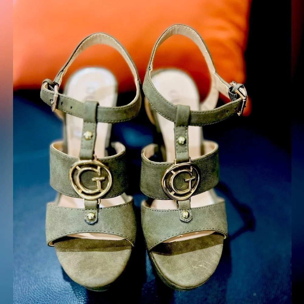 GUESS Womens Olive Green Tall Wedge Suede Espadrilles - Size 61/2 like new